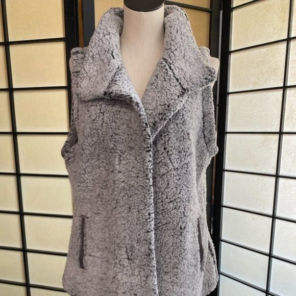 Natural Reflections Jackets & Blazers - Natural Reflections Fleece Vest